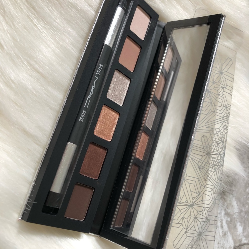 Mac cosemtics eyeshadow palette